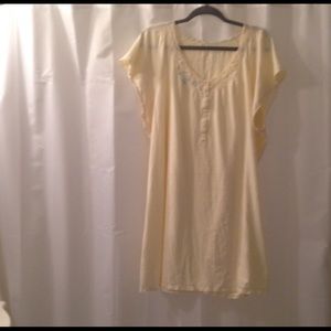 Plus size 3X fits like 2X, Pale yellow nightgown🌸